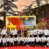 Các đại biểu và quan khách chụp ảnh lưu niệm. (Ảnh: TTXVN phát)
