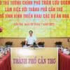 Phó Thủ tướng Trần Lưu Quang phát biểu tại buổi làm việc với Ủy ban Nhân dân thành phố Cần Thơ. (Ảnh: Thanh Liêm/TTXVN)