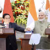 Thủ tướng Phạm Minh Chính và Thủ tướng Narendra Modi cùng ấn nút khai trương Công viên phần mềm quân đội tại Nha Trang. (Ảnh: Dương Giang/TTXVN)