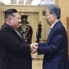 Nhà lãnh đạo Triều Tiên Kim Jong Un và Ủy viên Thường vụ Bộ Chính trị Trung ương Đảng Cộng sản Trung Quốc, Ủy viên trưởng Ủy ban Thường vụ Đại hội Đại biểu Nhân dân (Nhân Đại) Toàn quốc Trung Quốc Triệu Lạc Tế. (Nguồn: Xinhua)