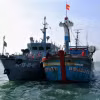 Tàu tuần tra lực lượng Biên phòng, kiểm tra kiểm soát gần bờ vừa bảo vệ chủ quyền biển đảo, an ninh biên giới biển, vừa làm nhiệm vụ bảo vệ hành lang an toàn đường ống dẫn khí cùng các công trình dầu khí trên biển cũng như kịp thời phát hiện, xử lý nghiêm các trường hợp vi phạm IUU. (Ảnh: Huỳnh Sơn/TTXVN)