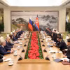 Ngoại trưởng Nga Sergei Lavrov (thứ 4, trái) và Bộ trưởng Ngoại giao Triều Tiên Choe Son Hui (thứ 5, phải) tại cuộc hội đàm ở Bình Nhưỡng ngày 19/10/2023. (Ảnh: Yonhap/TTXVN)