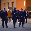 Cảnh sát Bỉ tuần tra tại Brussels, sau vụ nổ súng tối 16/10/2023. (Ảnh: AFP/TTXVN)