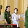 Đặng Thị Hàn Ni trong một phiên tòa xét xử bà Phương Hằng. (Nguồn: Báo Tuổi trẻ)