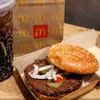 Các nhà hàng McDonald's tại 13 bang bị ảnh hưởng đã tạm thời đưa sản phẩm Quarter Pounder ra khỏi thực đơn, mặc dù các món khác, trong đó có các loại burger thịt bò khác, vẫn được bán. (Nguồn: USA Today)
