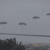 Hàng viện trợ được thả từ máy bay xuống Dải Gaza ngày 22/3/2024. (Ảnh: THX/TTXVN)