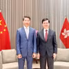 Tổng lãnh sự Phạm Bình Đàm (bên trái) chào từ biệt Trưởng đặc khu hành chính Hong Kong Lý Gia Siêu. (Ảnh: TTXVN phát)