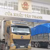 Xuất nhập khẩu hàng hóa qua cửa khẩu Tân Thanh, tỉnh Lạng Sơn. (Ảnh: Đức Duy/Vietnam+)