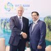 Ông Bill Winters - Tổng giám đốc Ngân hàng Standard Chartered tiếp Thủ tướng Chính phủ Phạm Minh Chính. (Ảnh: CTV/Vietnam+)