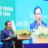 Làm thủ tục nộp thuế. (Nguồn: TTXVN)