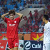 Hoàng Đức (áo đỏ) và các đồng đội nhận trận thua đầu tiên tại V-League 2024-2025. (Ảnh: Việt Anh/Vietnam+)