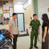 Lực lượng chức năng tiến hành kiểm tra, rà soát và tuyên truyền tại các nhà trọ, chung cư mini trên địa bàn quận Cầu Giấy (Hà Nội). (Ảnh: Hoài Nam/Vietnam+)