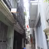 Nhiều người dân thuê nhà trọ, chung cư mini ở Thủ đô sâu trong ngõ hẹp cảm thấy bất an sau vụ cháy ở Trung Kính (Cầu giấy, Hà Nội) vừa qua. (Ảnh: Hoài Nam/Vietnam+)