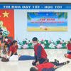 Công an thành phố Hà Nội tập huấn phòng chống thương tích, đuối nước cho học sinh. (Ảnh: Công an thành phố)