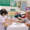 Khám sức khỏe miễn phí cho người cao tuổi tại Trạm Y tế Phường 9, quận 8, Thành phố Hồ Chí Minh. (Ảnh: Đinh Hằng/TTXVN)