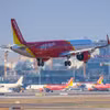 Máy bay của Hãng hàng không Vietjet Air hạ cánh tại Sân bay Tân Sơn Nhất. (Ảnh: PV/Vietnam+)