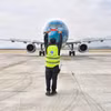Máy bay của Hãng hàng không Vietnam Airlines hạ cánh tại Sân bay Điện Biên. (Ảnh: PV/Vietnam+)