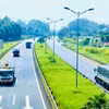 Phương tiện lưu thông trên một tuyến đường cao tốc. (Ảnh: PV/Vietnam+)