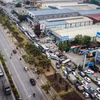 Ùn tắc, quá tải tại các trung tâm đăng kiểm có nguy cơ tái diễn ở nhiều tỉnh, thành. (Ảnh: Hoài Nam/Vietnam+)