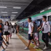 Phát triển mạng lưới đường sắt đô thị được xem là xương sống của vận tải hành khách công cộng. (Ảnh: Việt Hùng/Vietnam+)