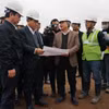 Chủ tịch UBND thành phố Hà Nội Nguyễn Đức Chung (thứ 2, từ trái sang) kiểm tra thi công Nhà máy xử lý nước thải Yên Xá. (Ảnh: Mạnh Khánh/TTXVN)