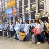 Lao động chuẩn bị xuất cảnh đi làm việc ở nước ngoài. (Ảnh: PV/Vietnam+)