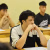 Thí sinh lo âu khi bước vào kỳ thi. (Ảnh: Hoài Nam/Vietnam+)