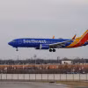 Máy bay của Hãng hàng không Southwest Airlines hạ cánh xuống sân bay quốc tế Chicago Midway ở Chicago, bang Illinois, Mỹ. (Ảnh: AFP/TTXVN)