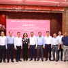Lãnh đạo thành phố Hà Nội với đại biểu các cơ quan báo chí Trung ương và Hà Nội tại buổi gặp mặt. (Ảnh: Văn Điệp/TTXVN)