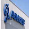 Biểu tượng Boeing tại nhà máy ở Renton, Washington, Mỹ. (Ảnh: AFP/TTXVN)