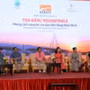 Các nghệ sỹ, diễn giả trao đổi, thảo luận tại buổi tọa đàm. (Ảnh: Văn Dũng/TTXVN)