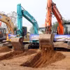 Thi công dự án mở rộng Quốc lộ 50. (Nguồn: TTXVN)