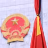 Ủy ban Nhân dân thành phố Hà Nội treo cờ rủ tưởng nhớ Tổng Bí thư Nguyễn Phú Trọng. (Ảnh: Văn Điệp/TTXVN)