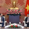Chủ tịch Quốc hội Vương Đình Huệ tiếp Đại sứ Vương quốc Liên hiệp Anh và Bắc Ireland tại Việt Nam Iain Frew. (Ảnh: Nhan Sáng/TTXVN)