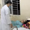 Bệnh nhân ngộ độc được điều trị tại Bệnh viện Đa khoa khu vực Long Khánh sau khi ăn bánh mỳ hồi tháng Năm. (Ảnh: TTXVN phát)