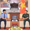 Thượng tướng Nguyễn Tân Cương tiếp Đại tướng Lee Young Su, Tham mưu trưởng Không quân Hàn Quốc. (Ảnh: Hồng Pha/TTXVN phát)