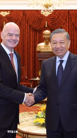 Tổng Bí thư, Chủ tịch nước Tô Lâm tiếp Chủ tịch FIFA Gianni Infantino. (Ảnh: Thống Nhất/TTXVN)