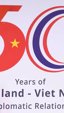Logo 50 năm thiết lập quan hệ Việt Nam-Thái Lan. (Ảnh: Thống Nhất/TTXVN)