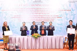 Thủ tướng Phạm Minh Chính chứng kiến Lễ ký kết các hiệp định vay và viện trợ giữa Việt Nam với Ngân hàng Thế giới (WB) cho các Dự án Cải thiện Môi trường nước tỉnh Bình Dương, vay vốn WB (IBRD) và Dự án Phát triển hành lang đường thủy và logistics khu vực phía Nam, vay vốn WB (IDA). (Ảnh: Dương Giang/TTXVN)