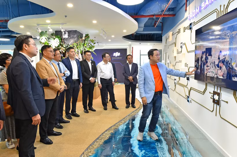 Trao đổi kinh nghiệm, thúc đẩy hợp tác giữa Việt Nam và Lào về chuyển đổi số, AI và bán dẫn, tại Đà Nẵng. (Ảnh: BTC)