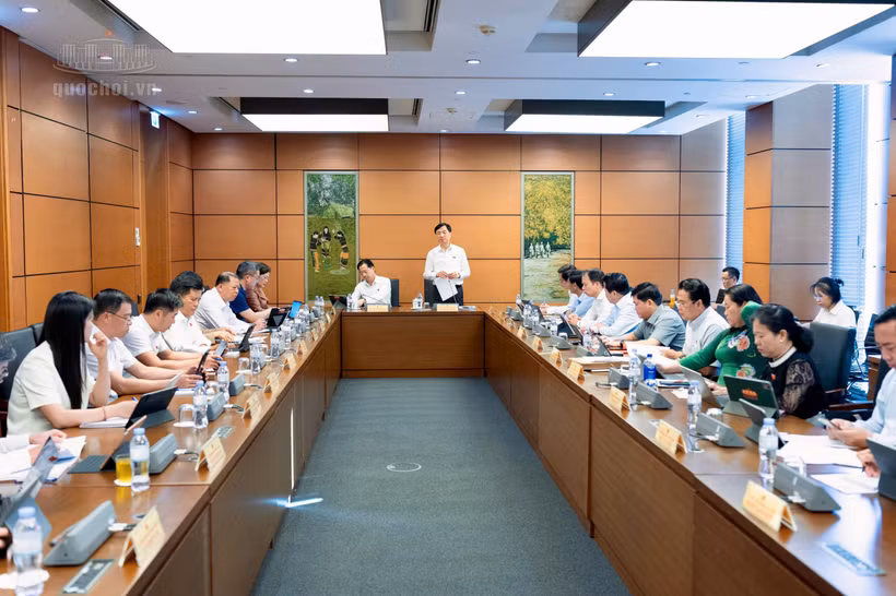 Các đại biểu Quốc hội đã thảo luận tại Tổ về dự án Luật Phát triển doanh nghiệp nhỏ và vừa. (Ảnh: QH)