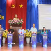 Đại biểu thực hiện nghi thức ra mắt và đưa vào vận hành Hệ sinh thái chuyển đổi số và Cổng thương mại điện tử phường Long Xuyên, tỉnh An Giang. (Ảnh: Công Mạo/TTXVN) 
