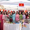 Các phu nhân và cán bộ Cơ quan đại diện Việt Nam tại New York. (Ảnh: Thanh Tuấn/TTXVN)
