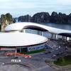 Cung Quy hoạch, hội chợ và triển lãm tỉnh Quảng Ninh (còn gọi là "Cung cá heo") nằm bên bờ vịnh Hạ Long, thuộc phường Hạ Long, có tổng mức đầu tư hơn 1.000 tỷ đồng. (Ảnh: Đức Hiếu/TTXVN)