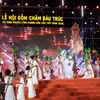 Tiết mục múa “Sắc màu thổ cẩm Mỹ Nghiệp” giới thiệu nét đẹp của một nghề thủ công truyền thống của đồng bào Chăm ở Ninh Phước. (Ảnh: Đặng Tuấn/TTXVN)