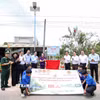 Khánh thành công trình “Chung tay thắp sáng biên giới” trên tuyến đường Tuần tra biên giới tại xã Ninh Điền, tỉnh Tây Ninh. (Ảnh: Giang Phương/TTXVN)