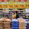 Gạo được bày bán tại siêu thị ở Bangkok, Thái Lan. (Ảnh: AFP/TTXVN)