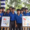 Những tác phẩm trong cuộc thi "Em yêu biển, đảo Việt Nam" được trưng bày tại Triển lãm. (Ảnh: Tường Quân/TTXVN)