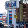 Một trạm xăng của ExxonMobil tại New York, Mỹ. Ảnh: THX/TTXVN