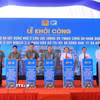Các đại biểu thực hiện nghi thức khởi công dự án xây dựng nhà ở cho lực lượng vũ trang Công an nhân dân tại ô quy hoạch 3-3, phân khu đô thị N9, xã Đông Anh, thành phố Hà Nội. (Ảnh: Phạm Kiên/TTXVN)